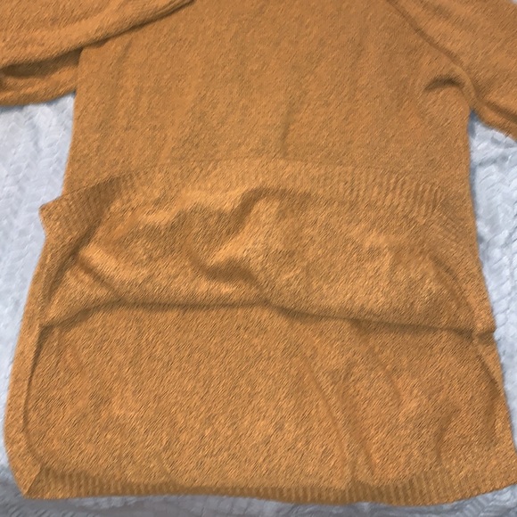 Women Clothing - Picture 2 of 3